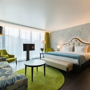 https://thon-hotel-bristol-stephanie.brusselshotelsbook.com